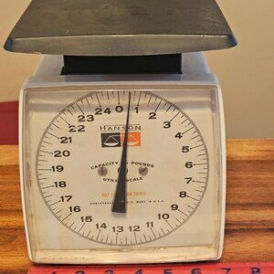 old vintage  Hanson utility scale 25-pound capacity